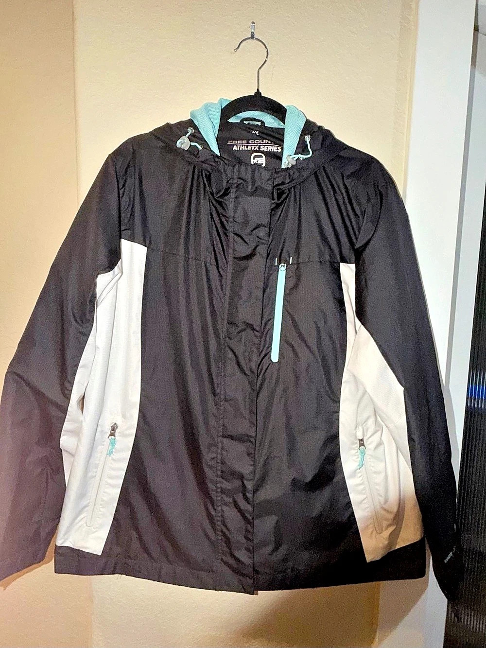 Free Country Athletix Series Color Block Wind Breaker Black & White 2X Like New